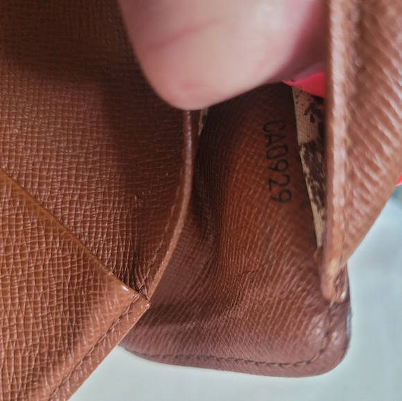 LV Wallet (AUTHENTIC) - Picture 16 of 16